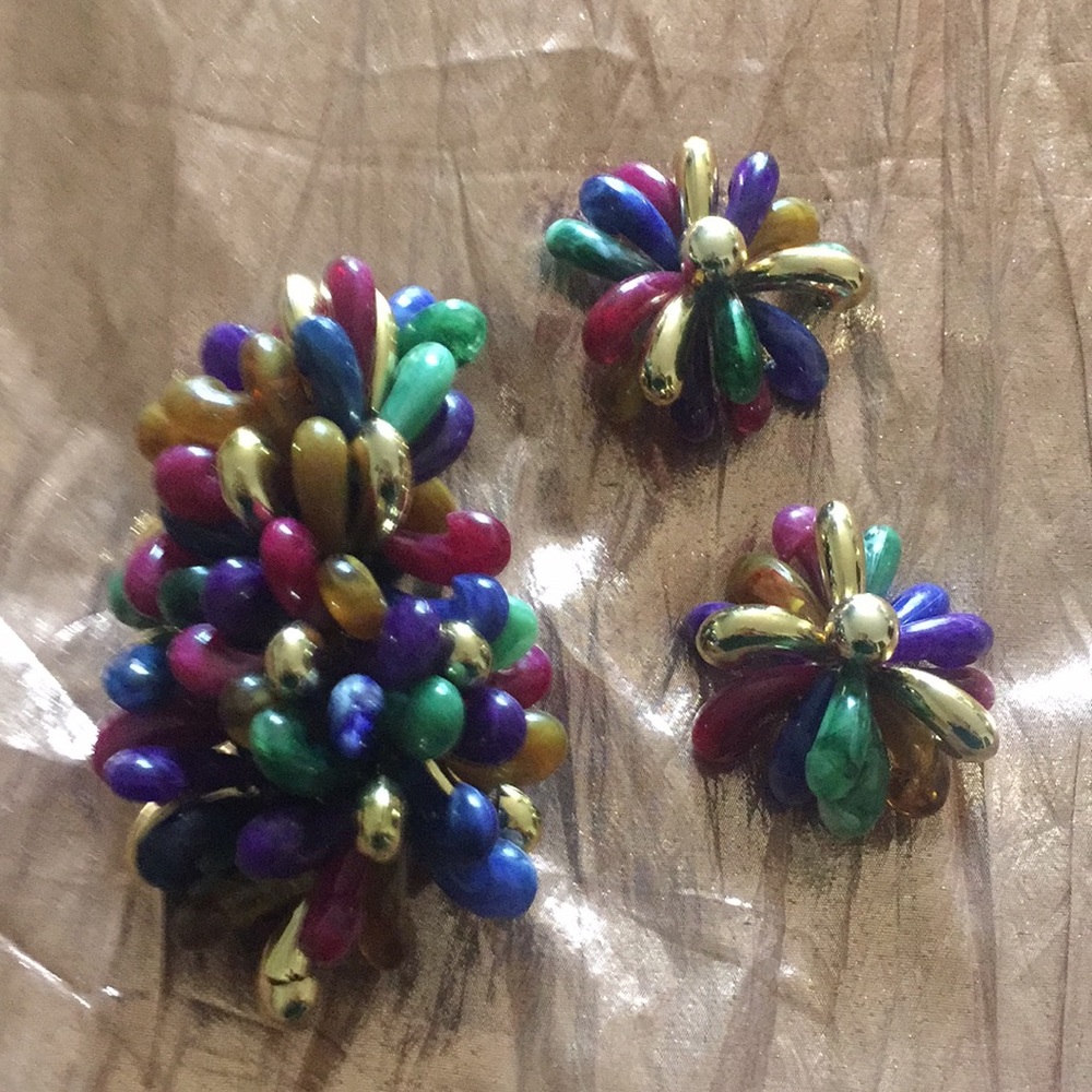 Stretch bracelets and clip earrings.